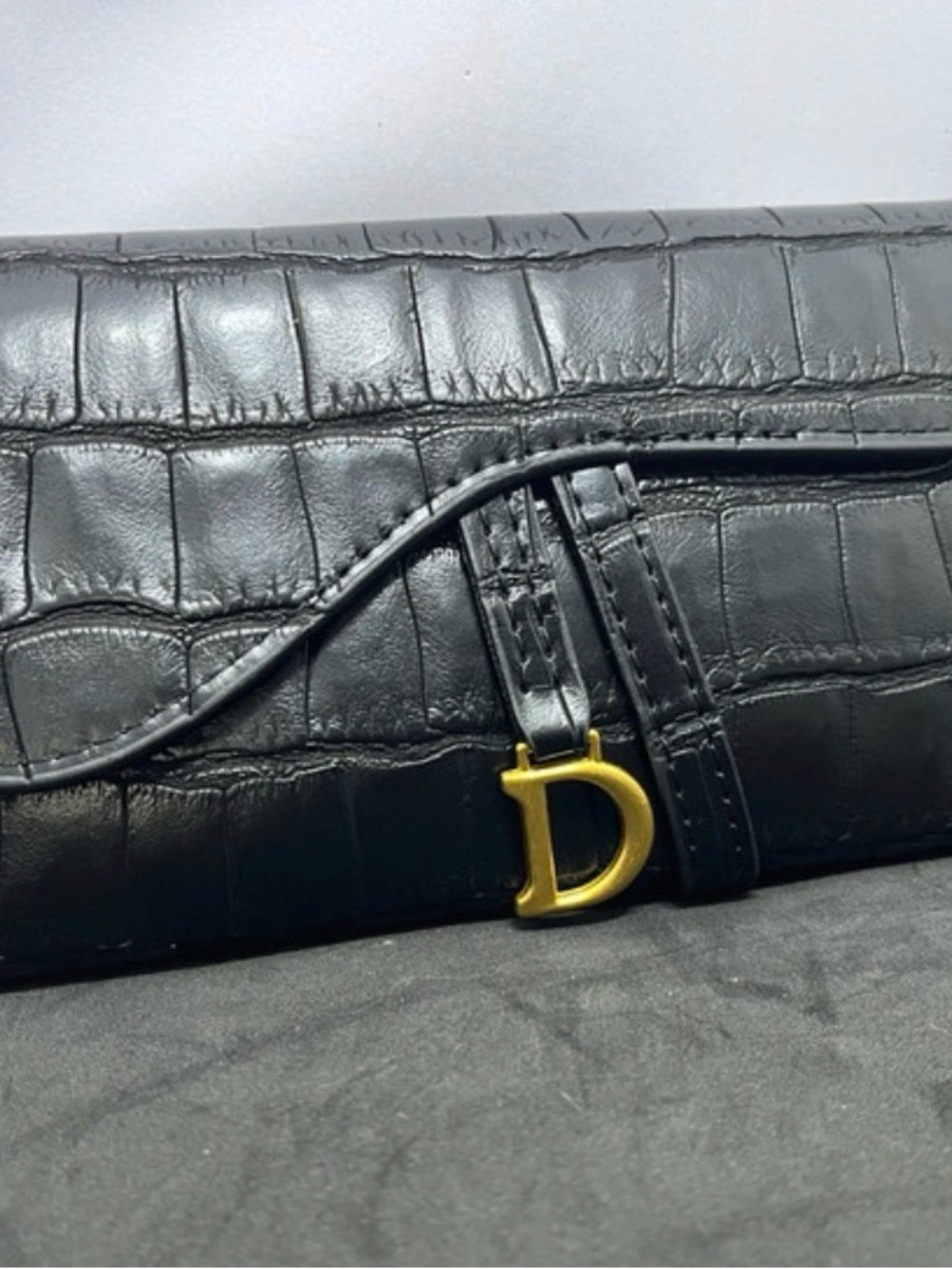 Designer-Inspired Black Croc-Embossed Leather Wallet with Gold 'D' Accent